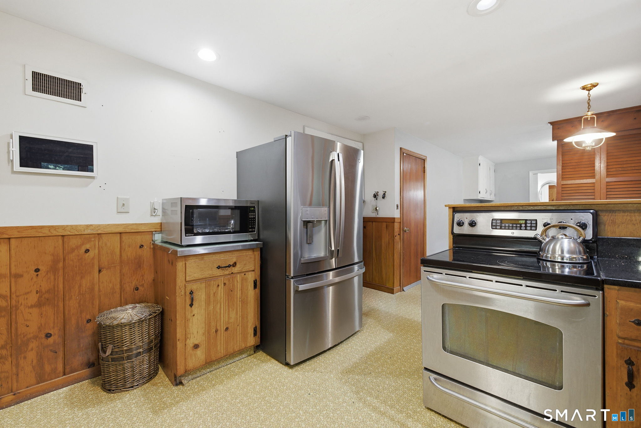 8 Fairwood Farms Drive West Hartford CT 06107