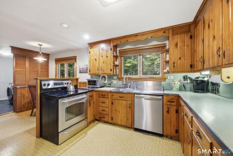 8 Fairwood Farms Drive West Hartford CT 06107
