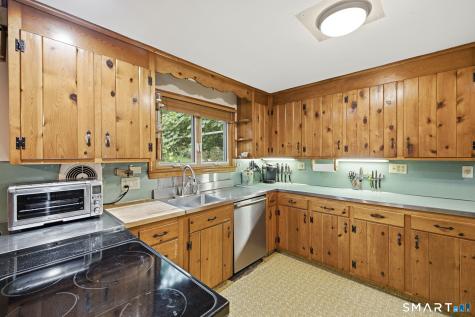 8 Fairwood Farms Drive West Hartford CT 06107
