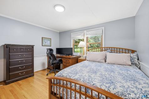 8 Fairwood Farms Drive West Hartford CT 06107
