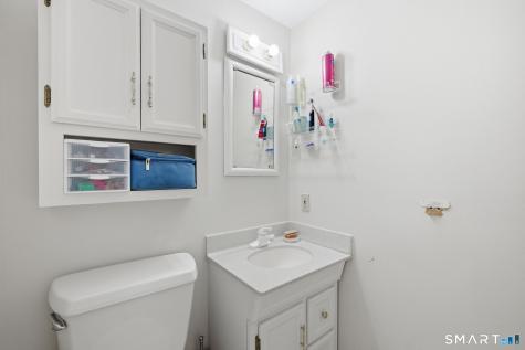 8 Fairwood Farms Drive West Hartford CT 06107