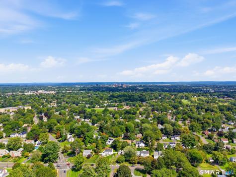 8 Fairwood Farms Drive West Hartford CT 06107