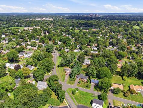 8 Fairwood Farms Drive West Hartford CT 06107