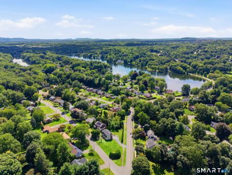 8 Fairwood Farms Drive West Hartford CT 06107