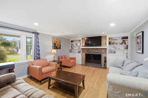 8 Fairwood Farms Drive West Hartford CT 06107