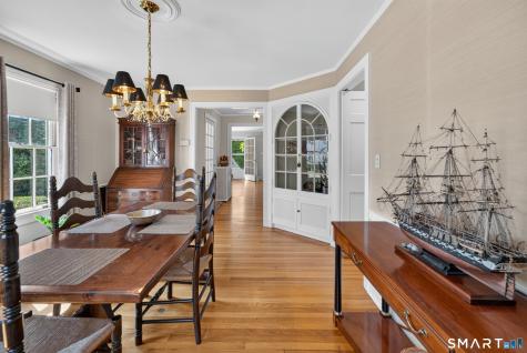 39 Glenwood Avenue New London CT 06320