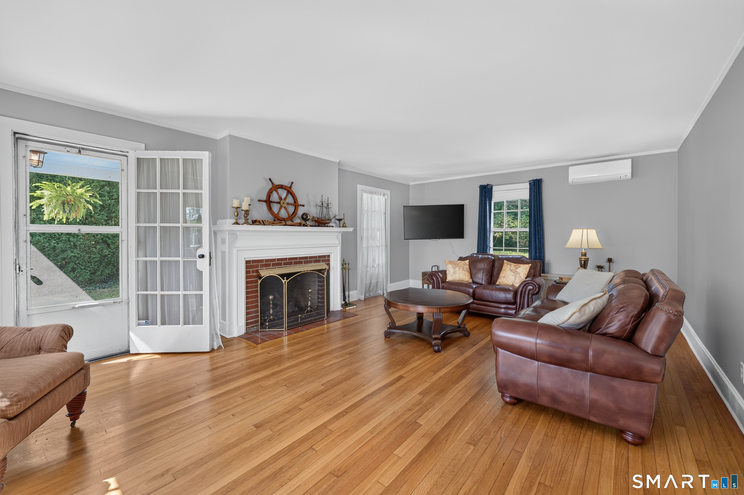 39 Glenwood Avenue New London CT 06320