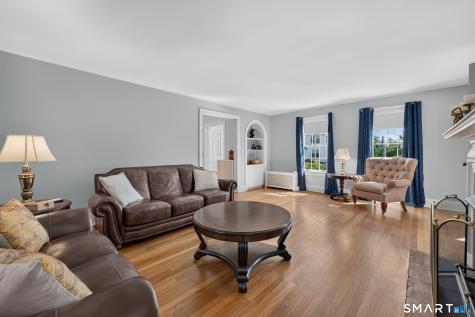 39 Glenwood Avenue New London CT 06320