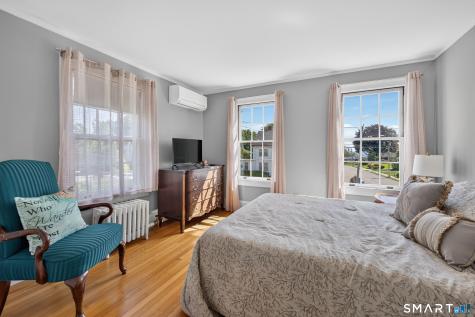 39 Glenwood Avenue New London CT 06320