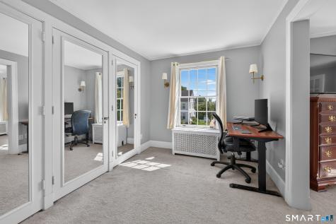 39 Glenwood Avenue New London CT 06320