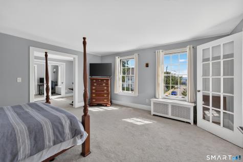 39 Glenwood Avenue New London CT 06320