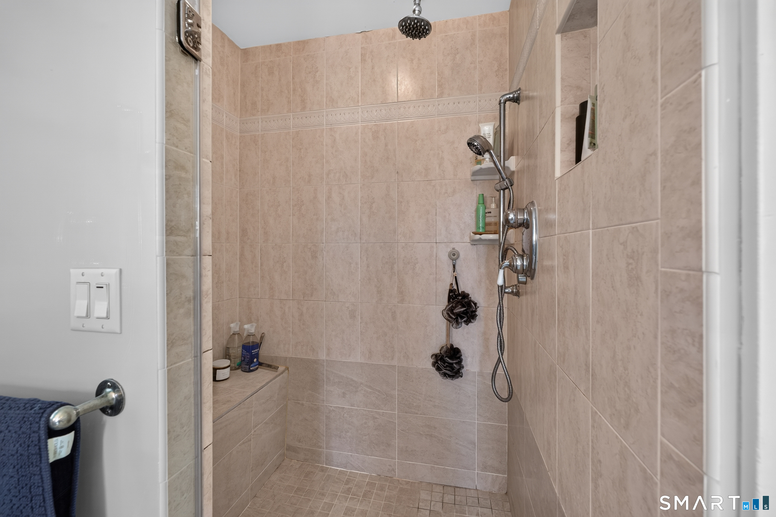 39 Glenwood Avenue New London CT 06320