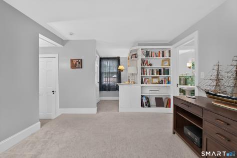 39 Glenwood Avenue New London CT 06320