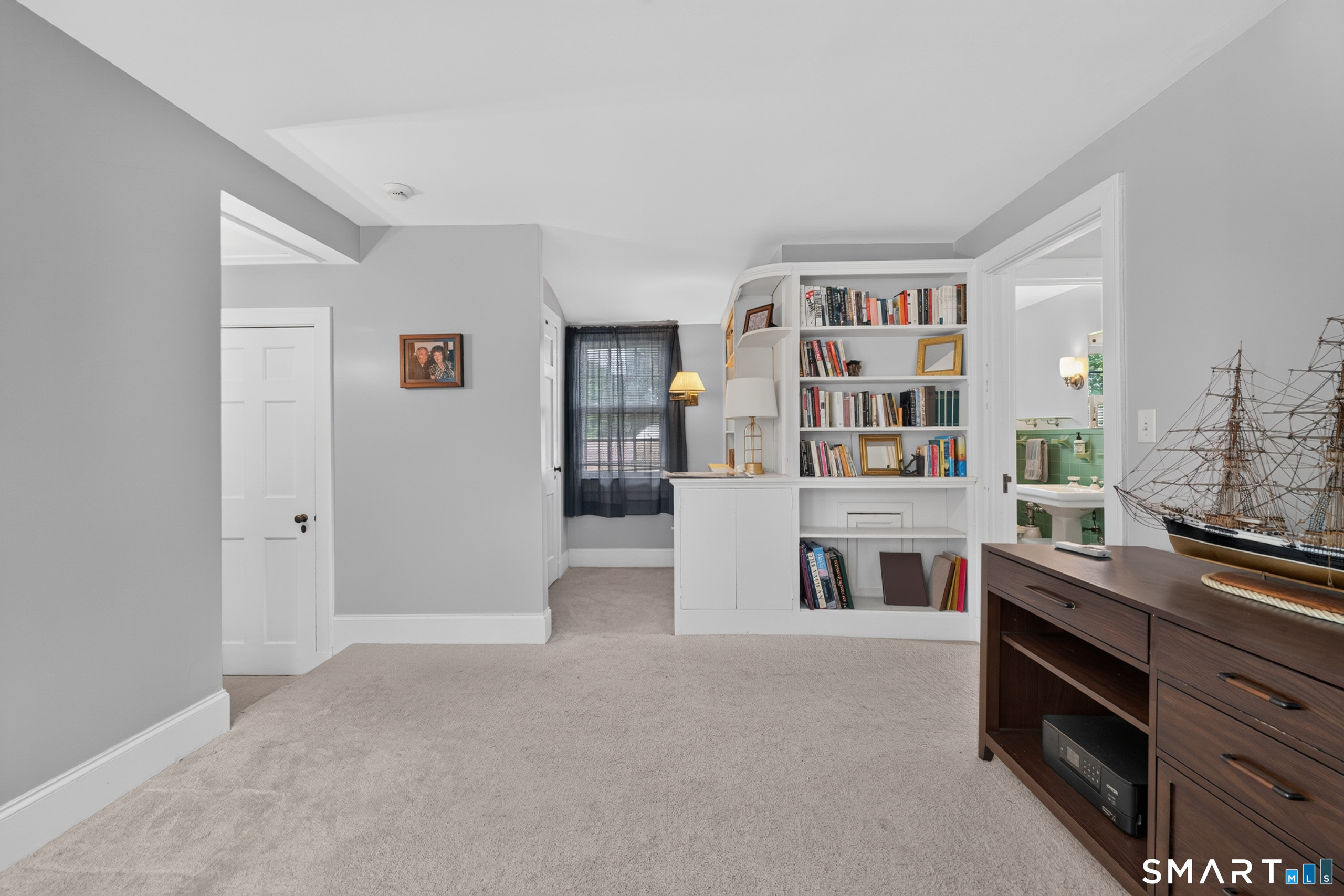 39 Glenwood Avenue New London CT 06320