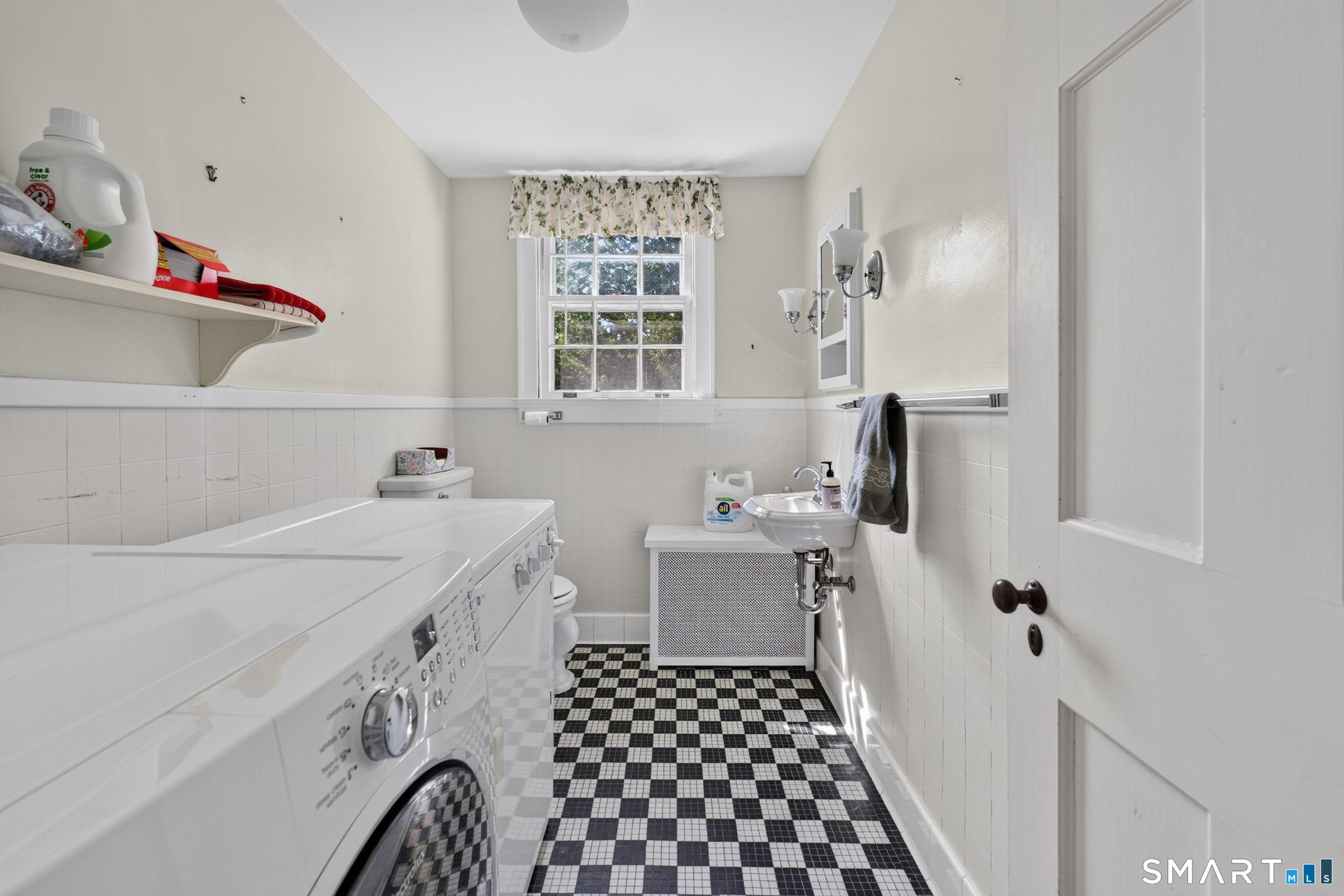 39 Glenwood Avenue New London CT 06320