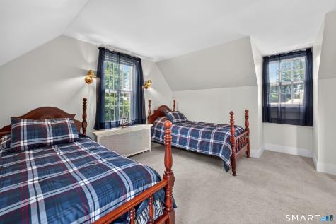 39 Glenwood Avenue New London CT 06320