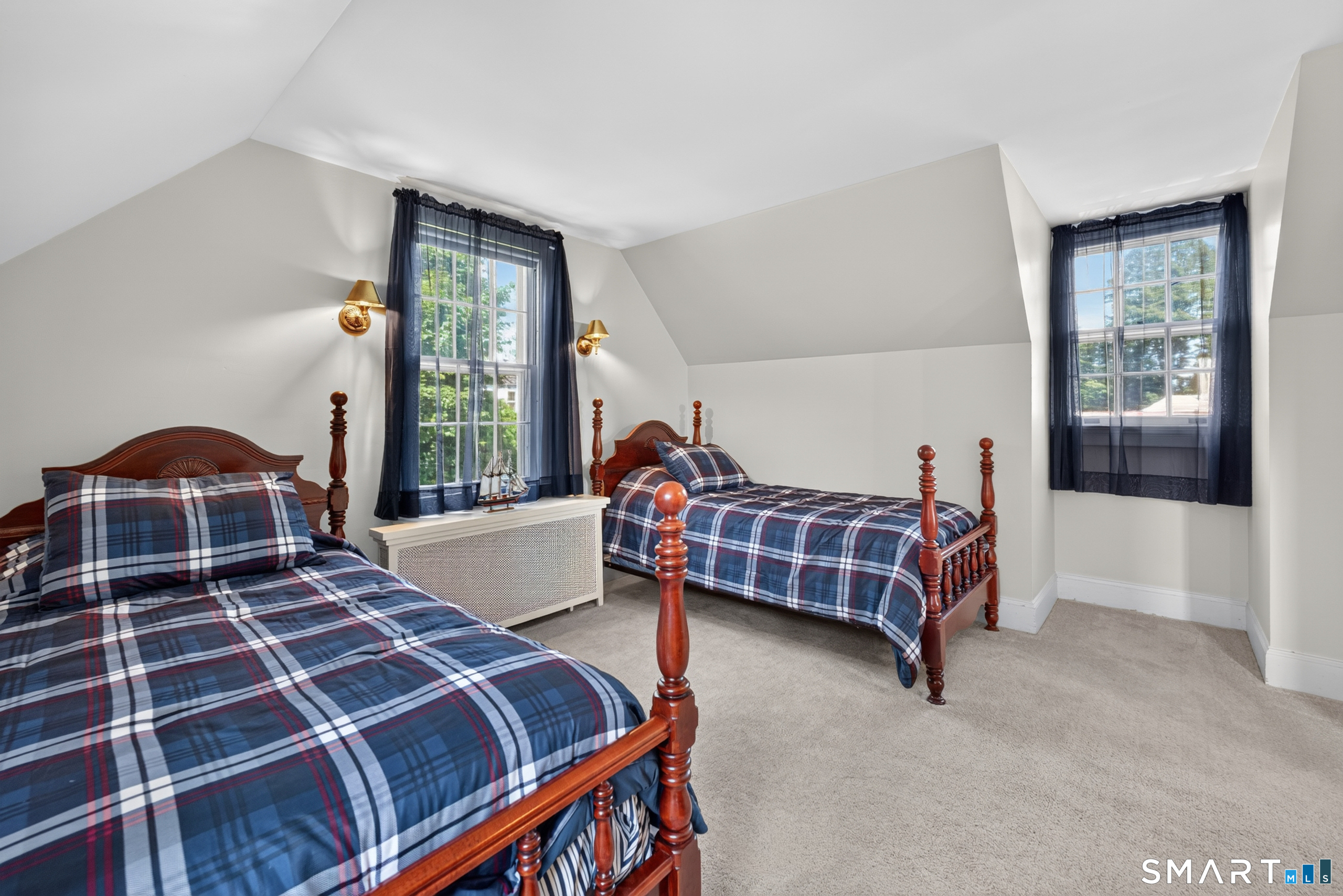 39 Glenwood Avenue New London CT 06320