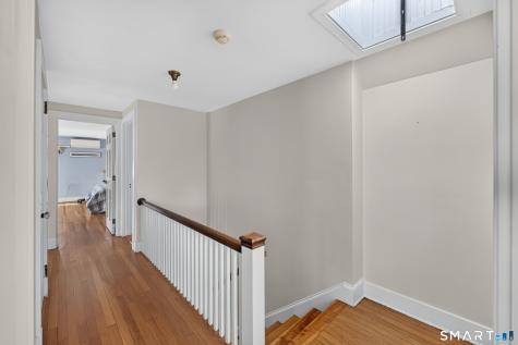 39 Glenwood Avenue New London CT 06320