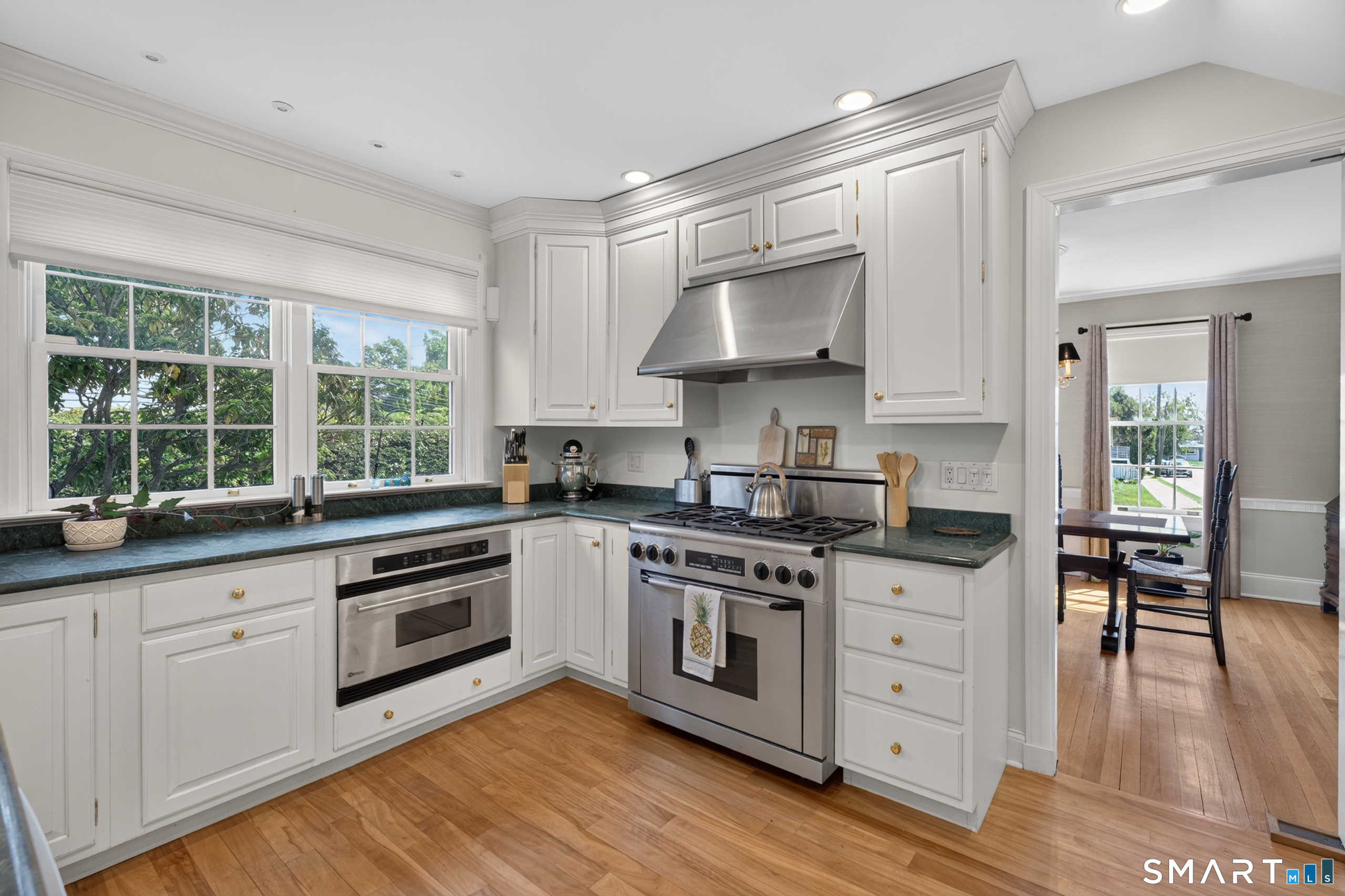 39 Glenwood Avenue New London CT 06320