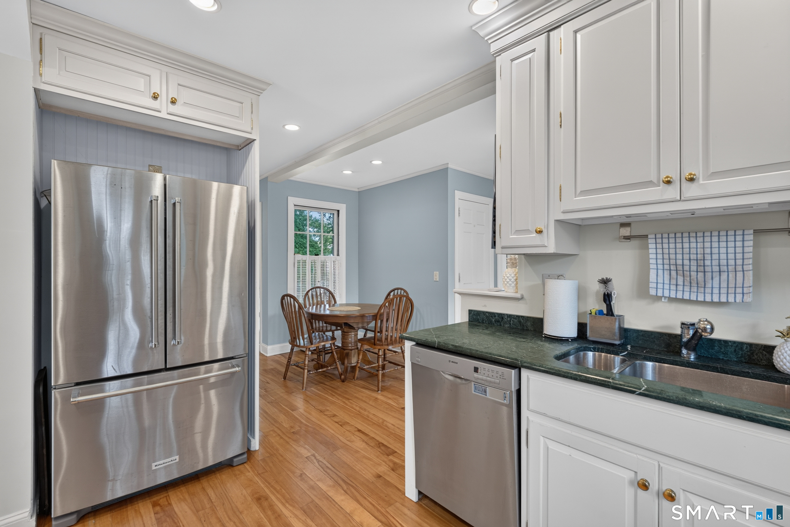 39 Glenwood Avenue New London CT 06320