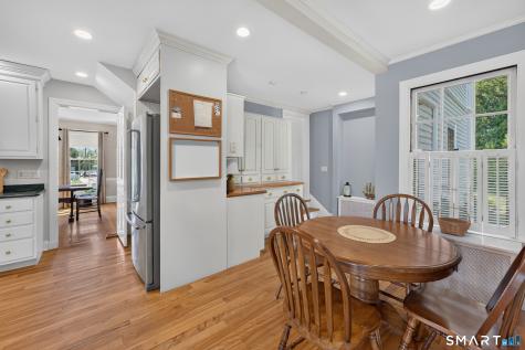 39 Glenwood Avenue New London CT 06320