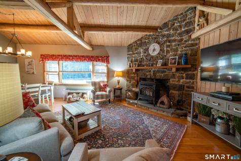 6 Meadow Brook Road Newtown CT 06470