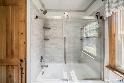 6 Meadow Brook Road Newtown CT 06470