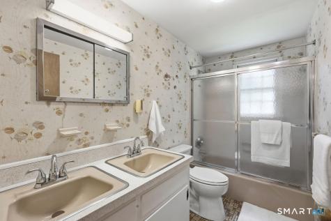 8 Valley View Drive Simsbury CT 06089