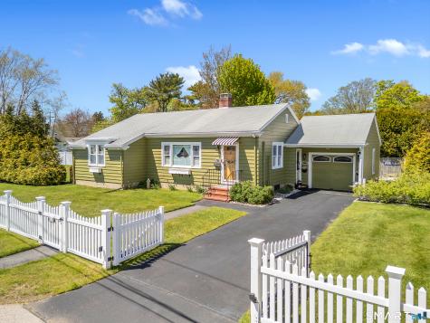 24 Owen Drive Stonington CT 06378
