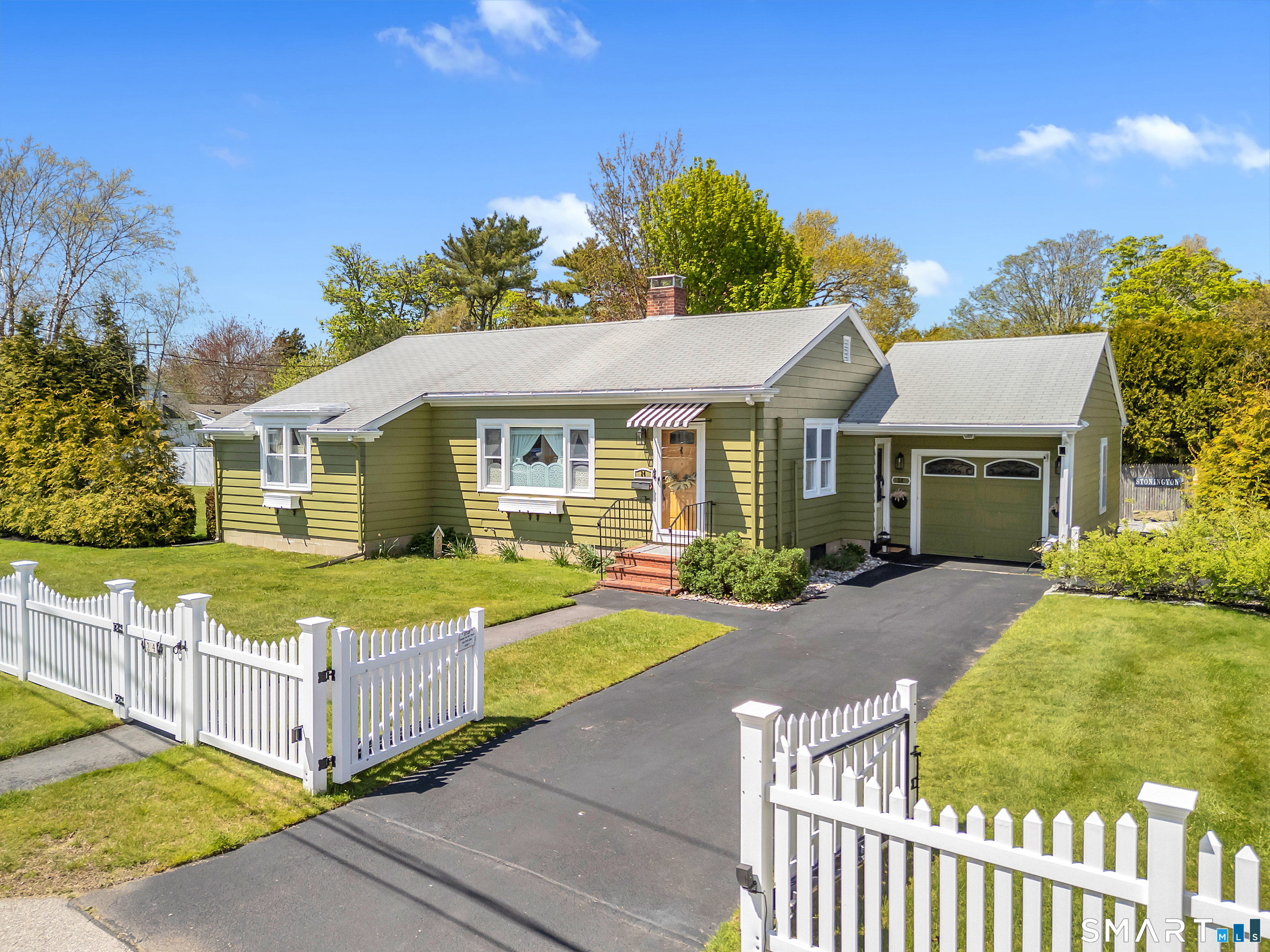 24 Owen Drive Stonington CT 06378