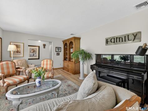 4401 Ridge Road North Haven CT 06473
