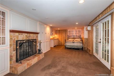 15 Sand Hill Road Simsbury CT 06089
