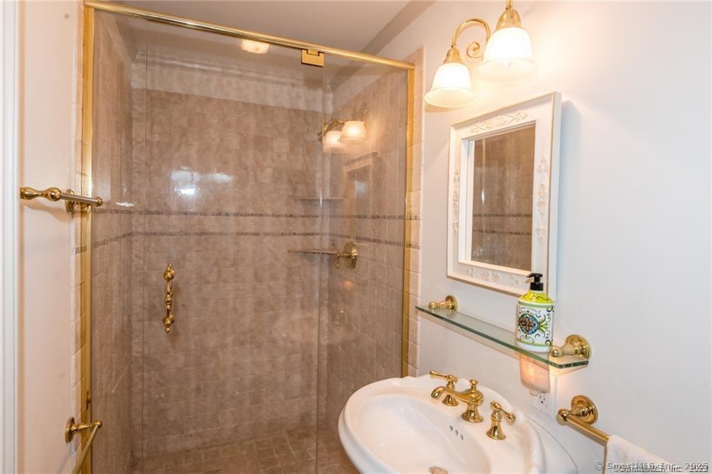 15 Sand Hill Road Simsbury CT 06089