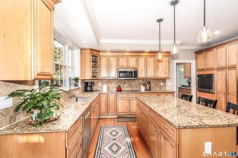 18 Logging Trail Lane Brookfield CT 06804
