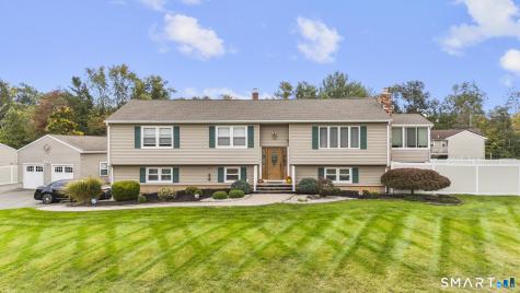 11 Crestwood Road Branford CT 06405