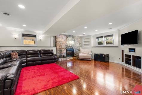 11 Crestwood Road Branford CT 06405