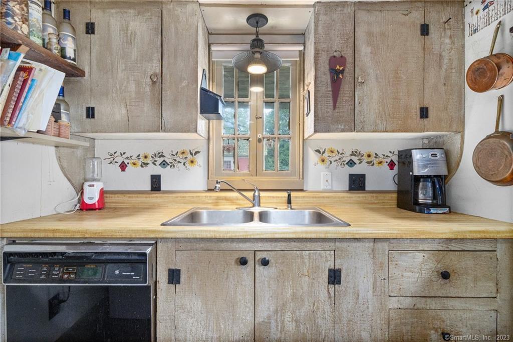 1250 Route 171 Woodstock CT 06281