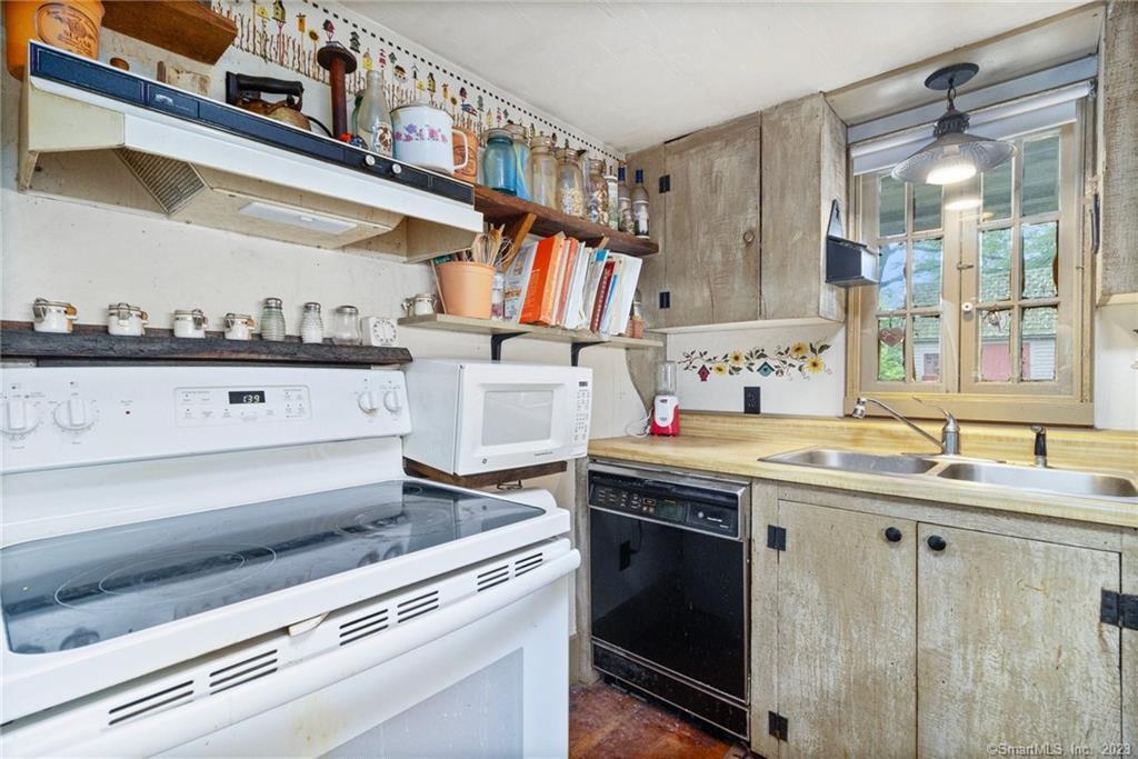1250 Route 171 Woodstock CT 06281