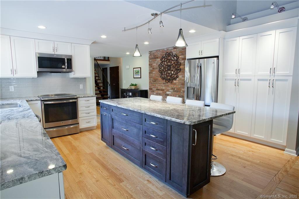 2 Linda Lane Simsbury CT 06070
