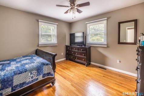 18 Buckingham Road Seymour CT 06483