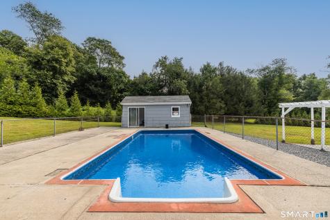 18 Buckingham Road Seymour CT 06483