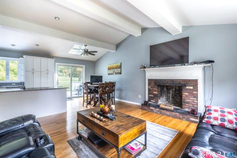 18 Buckingham Road Seymour CT 06483