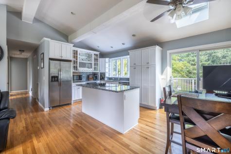 18 Buckingham Road Seymour CT 06483