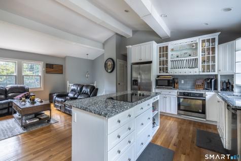 18 Buckingham Road Seymour CT 06483