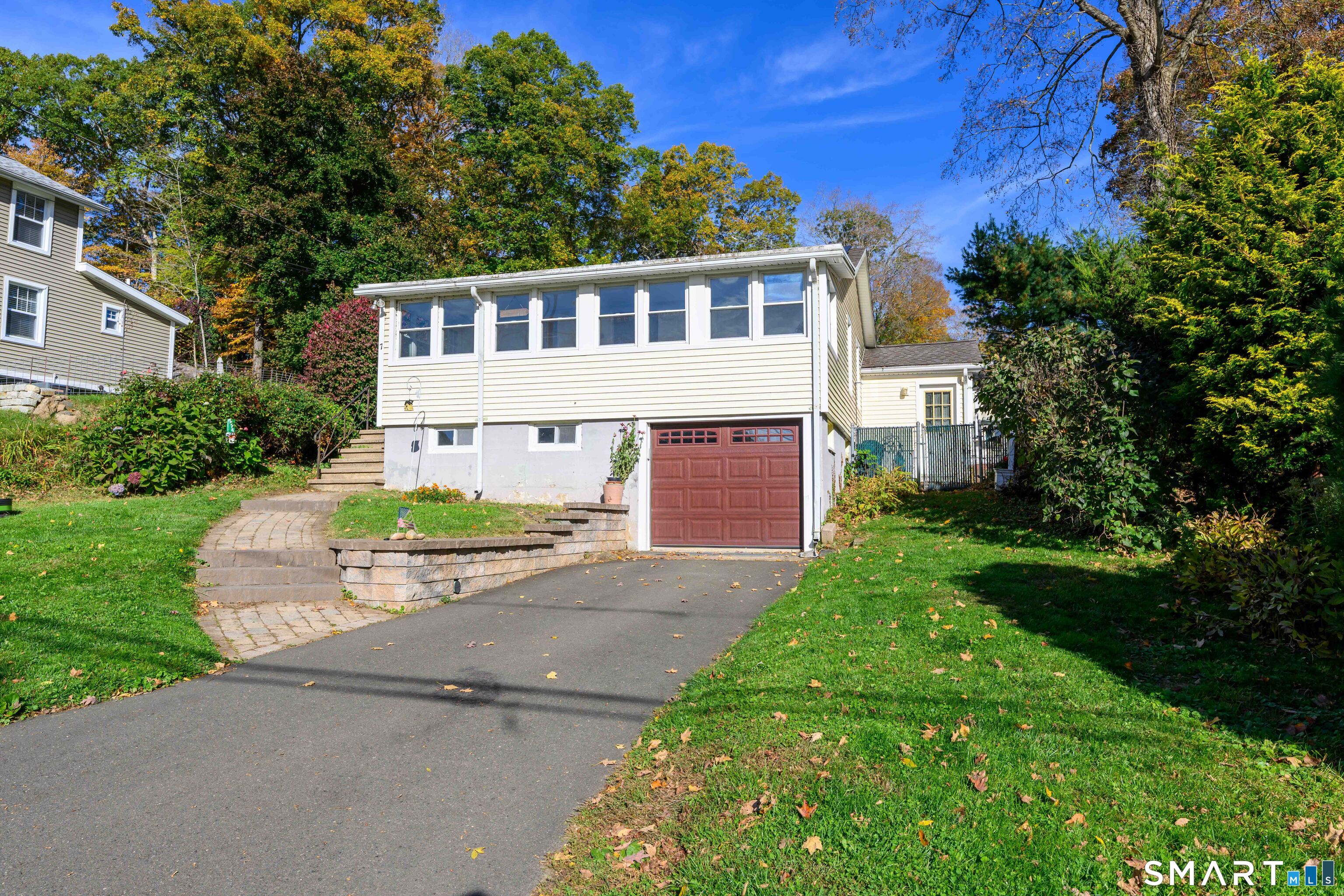 Guilford CT, 7 Edge Hill Road