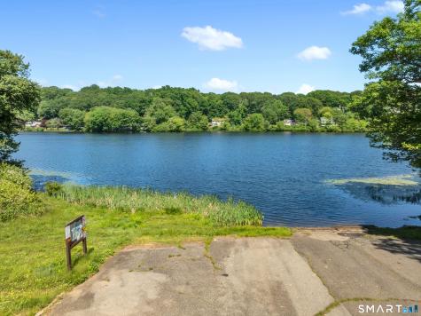 13 Foxcroft Road East Lyme CT 06357