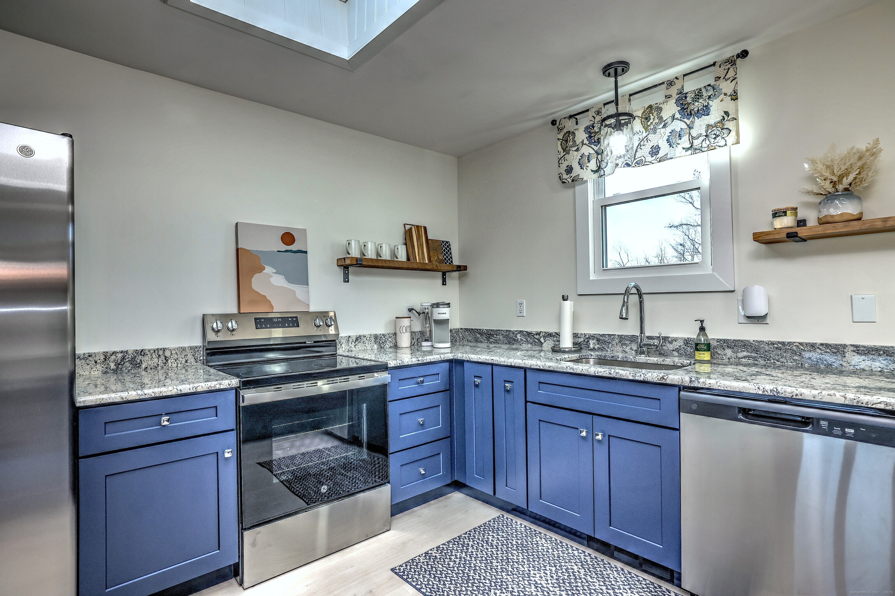 16 Catherine Street East Haven CT 06512