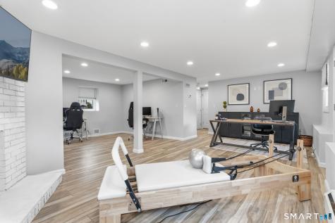 16 Ridge Crest Circle Wethersfield CT 06109