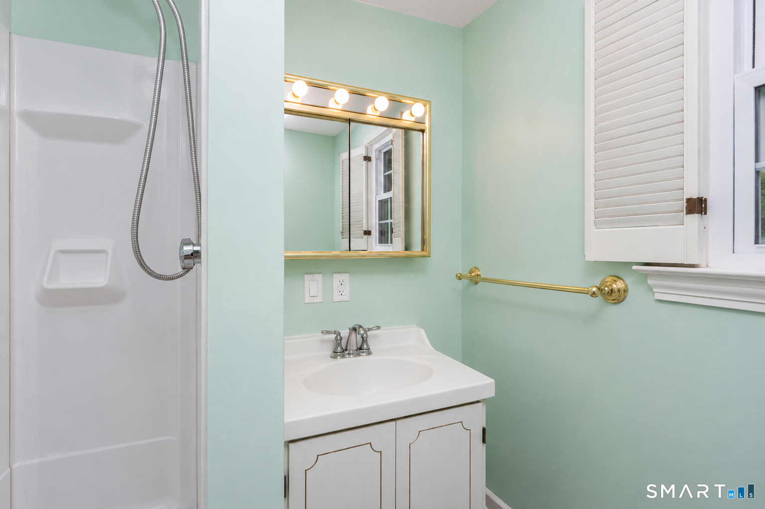 24 Sandhurst Drive West Hartford CT 06107