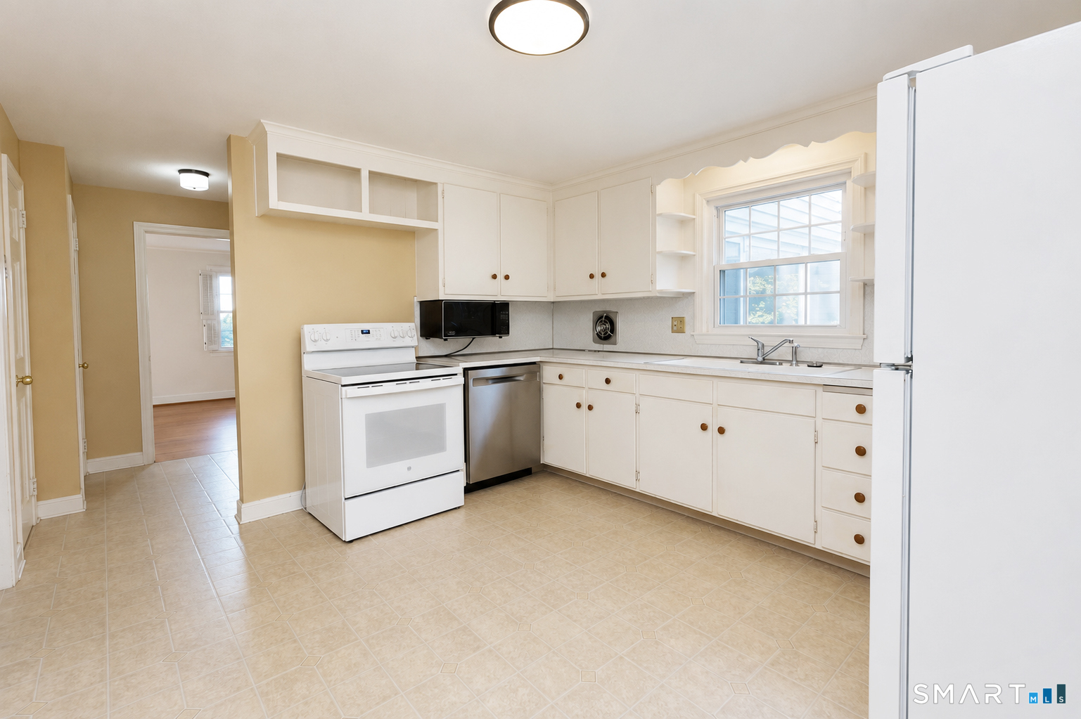 24 Sandhurst Drive West Hartford CT 06107
